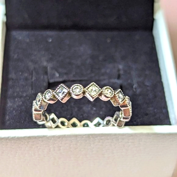 Pandora Alluring Brilliant Princess Ring - Picture 15 of 16